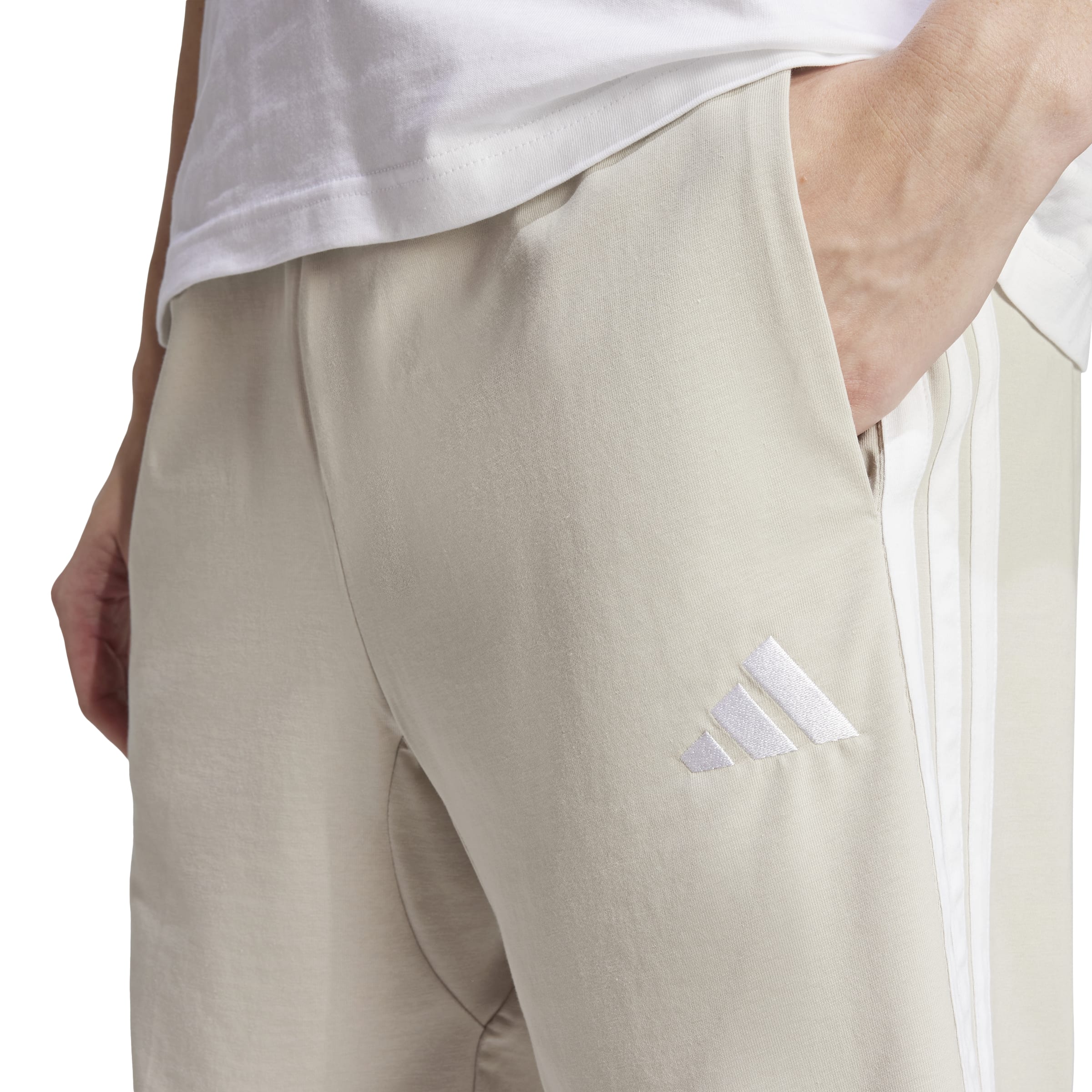 JE6413_5_APPAREL_On Model_Detail View 1_white